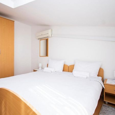 Family Holiday Apartments Lucia Vodice Esterno foto