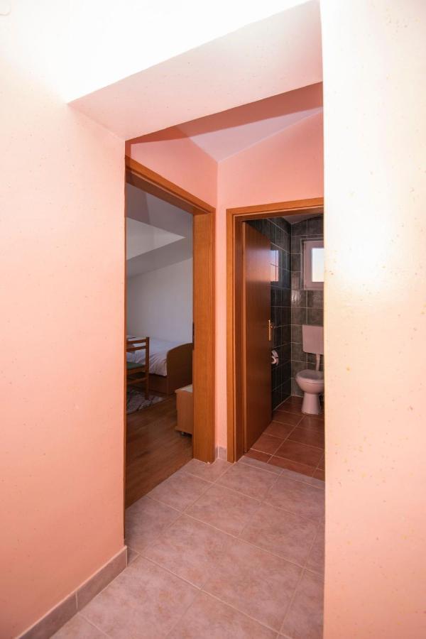 Family Holiday Apartments Lucia Vodice Esterno foto