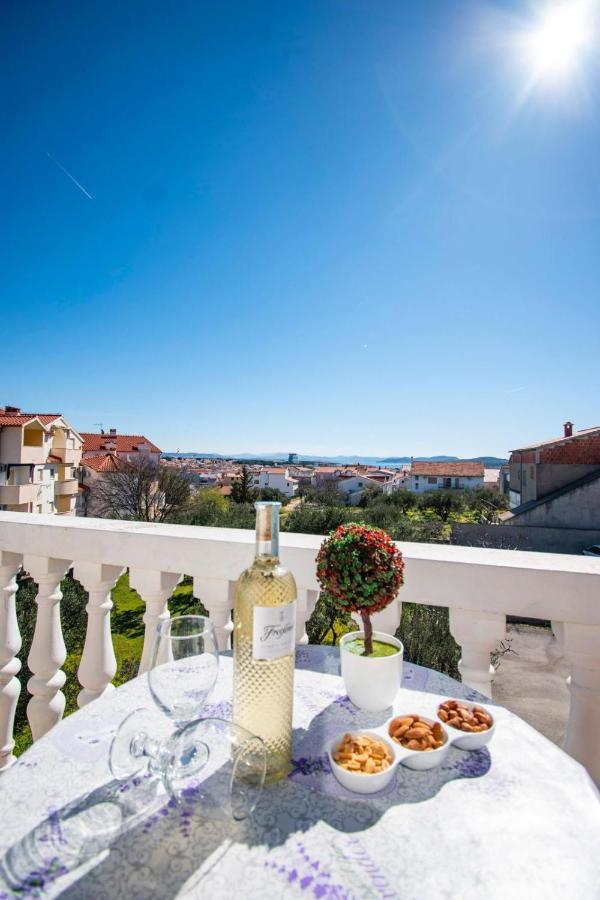 Family Holiday Apartments Lucia Vodice Esterno foto