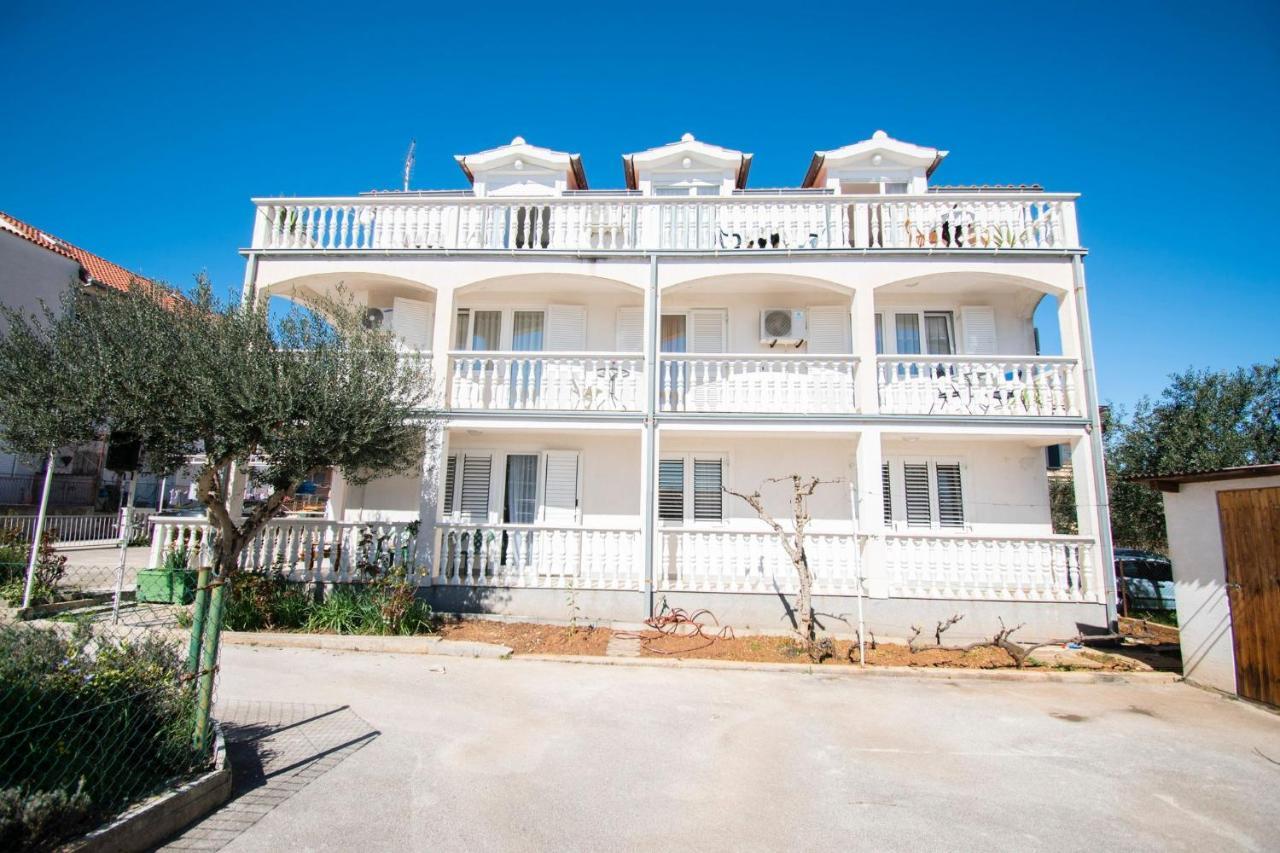 Family Holiday Apartments Lucia Vodice Esterno foto