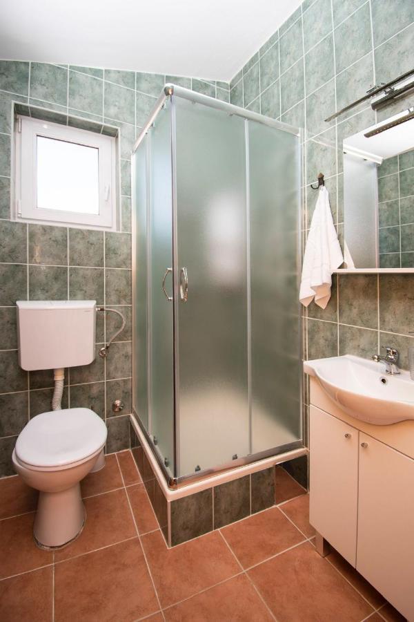Family Holiday Apartments Lucia Vodice Esterno foto