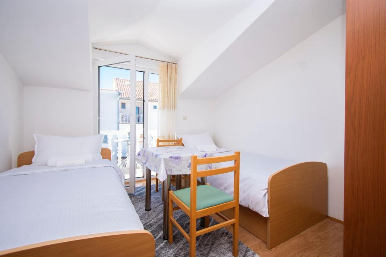 Family Holiday Apartments Lucia Vodice Esterno foto