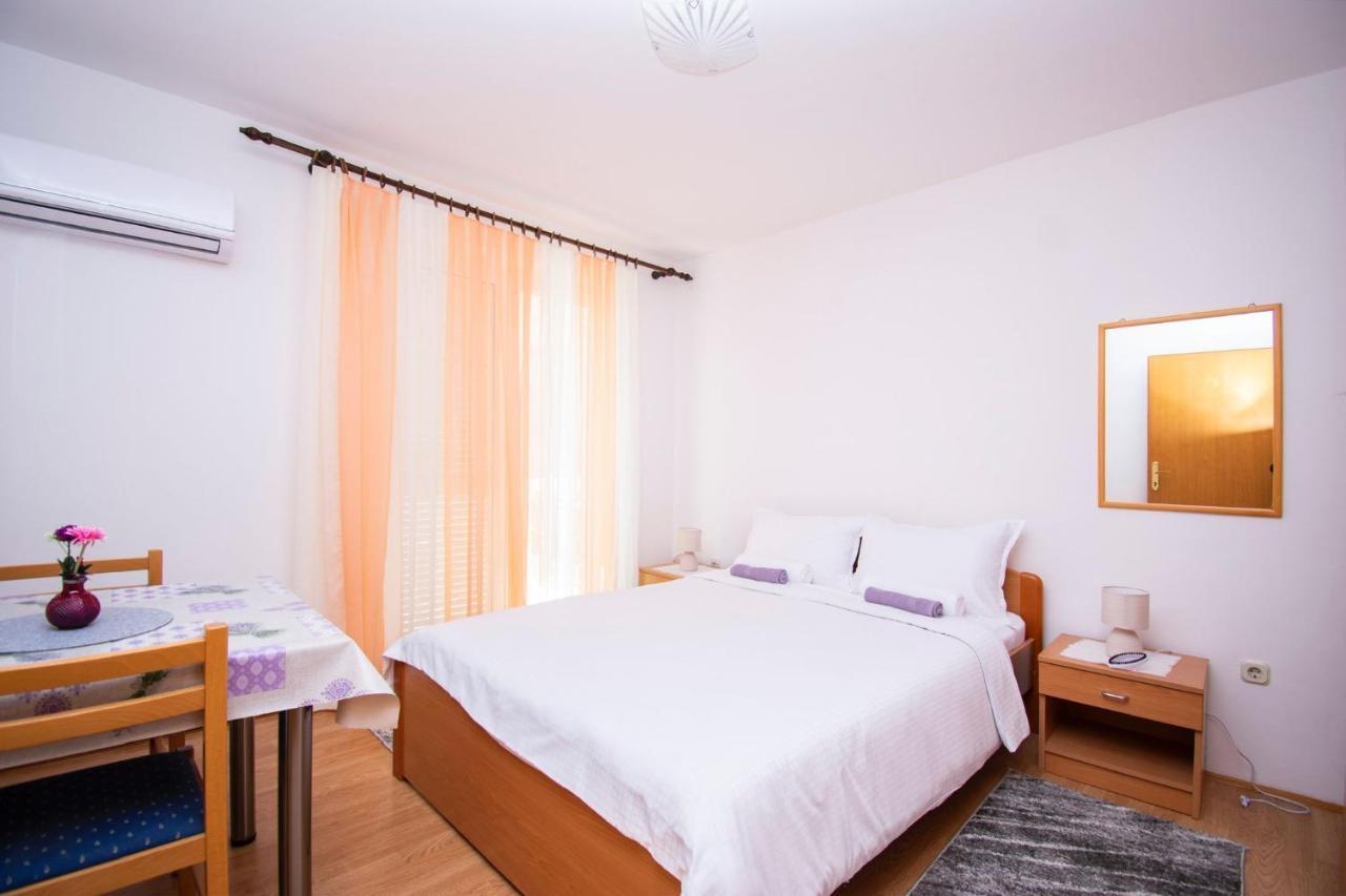 Family Holiday Apartments Lucia Vodice Esterno foto