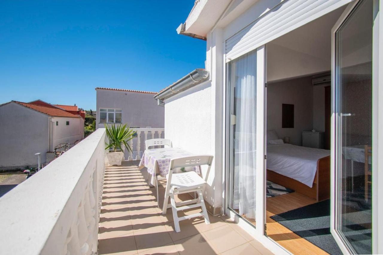 Family Holiday Apartments Lucia Vodice Esterno foto