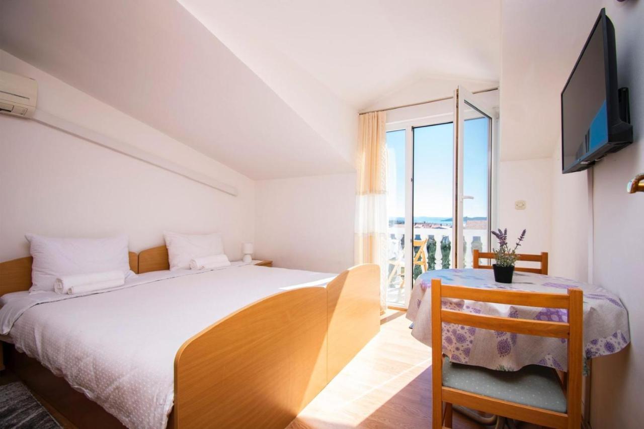 Family Holiday Apartments Lucia Vodice Esterno foto