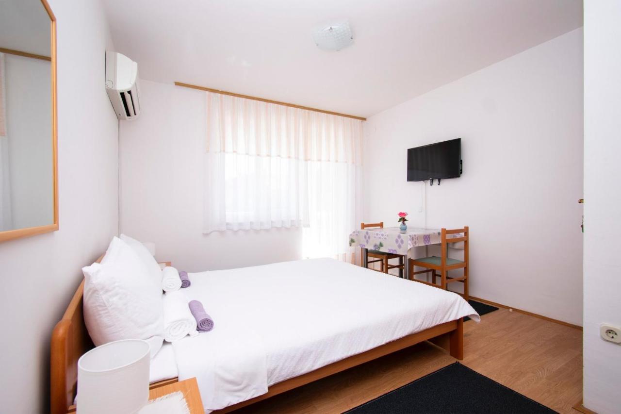 Family Holiday Apartments Lucia Vodice Esterno foto