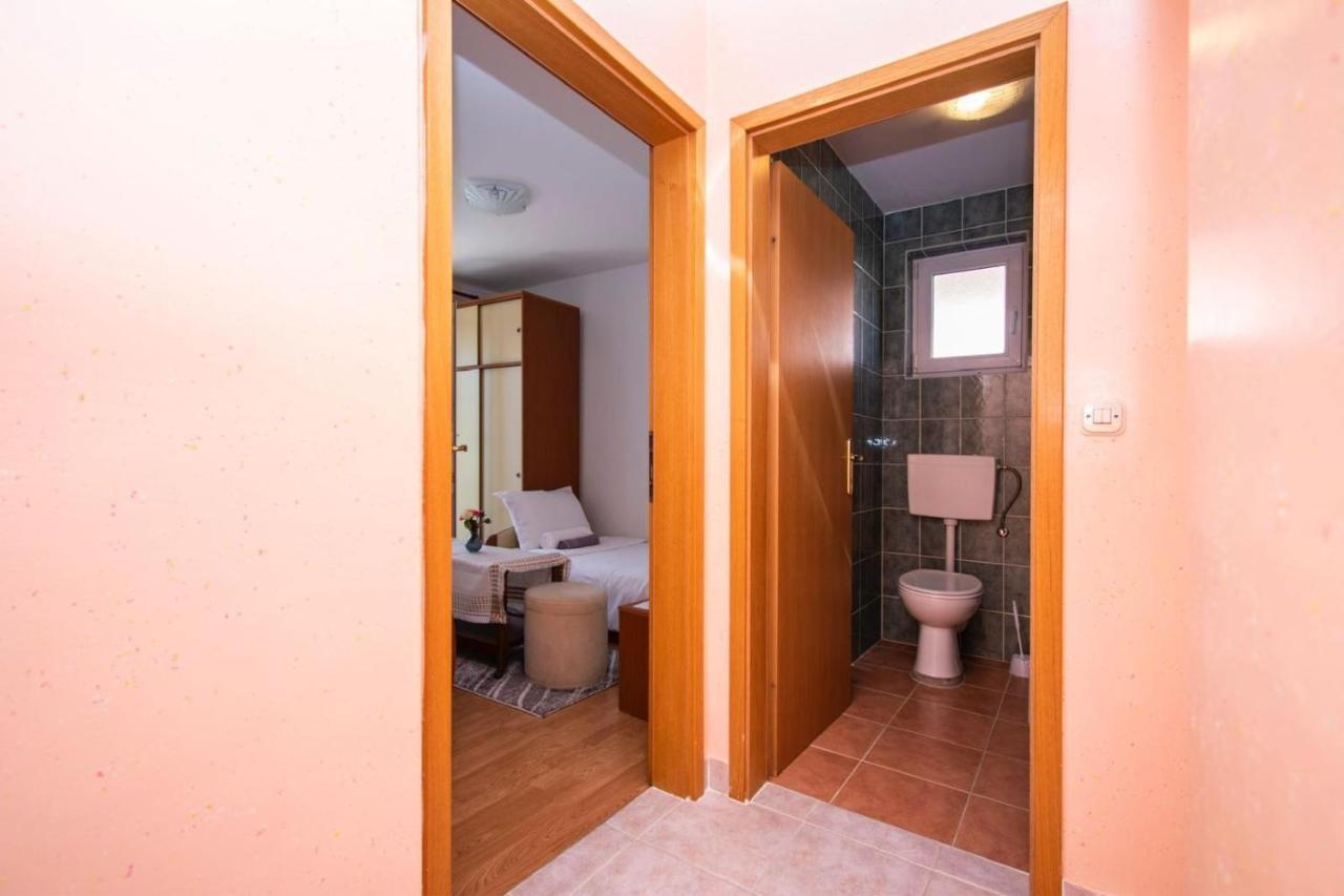 Family Holiday Apartments Lucia Vodice Esterno foto