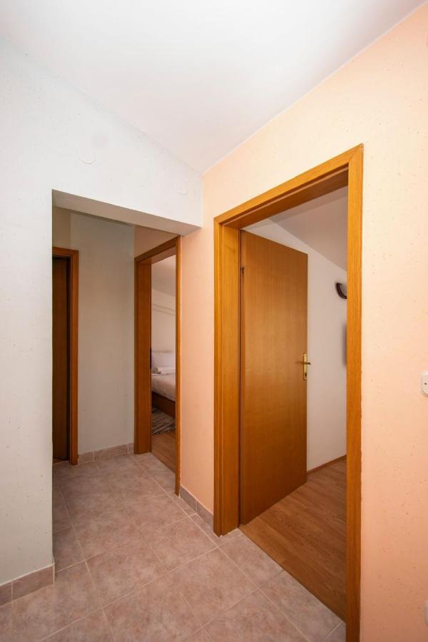 Family Holiday Apartments Lucia Vodice Esterno foto