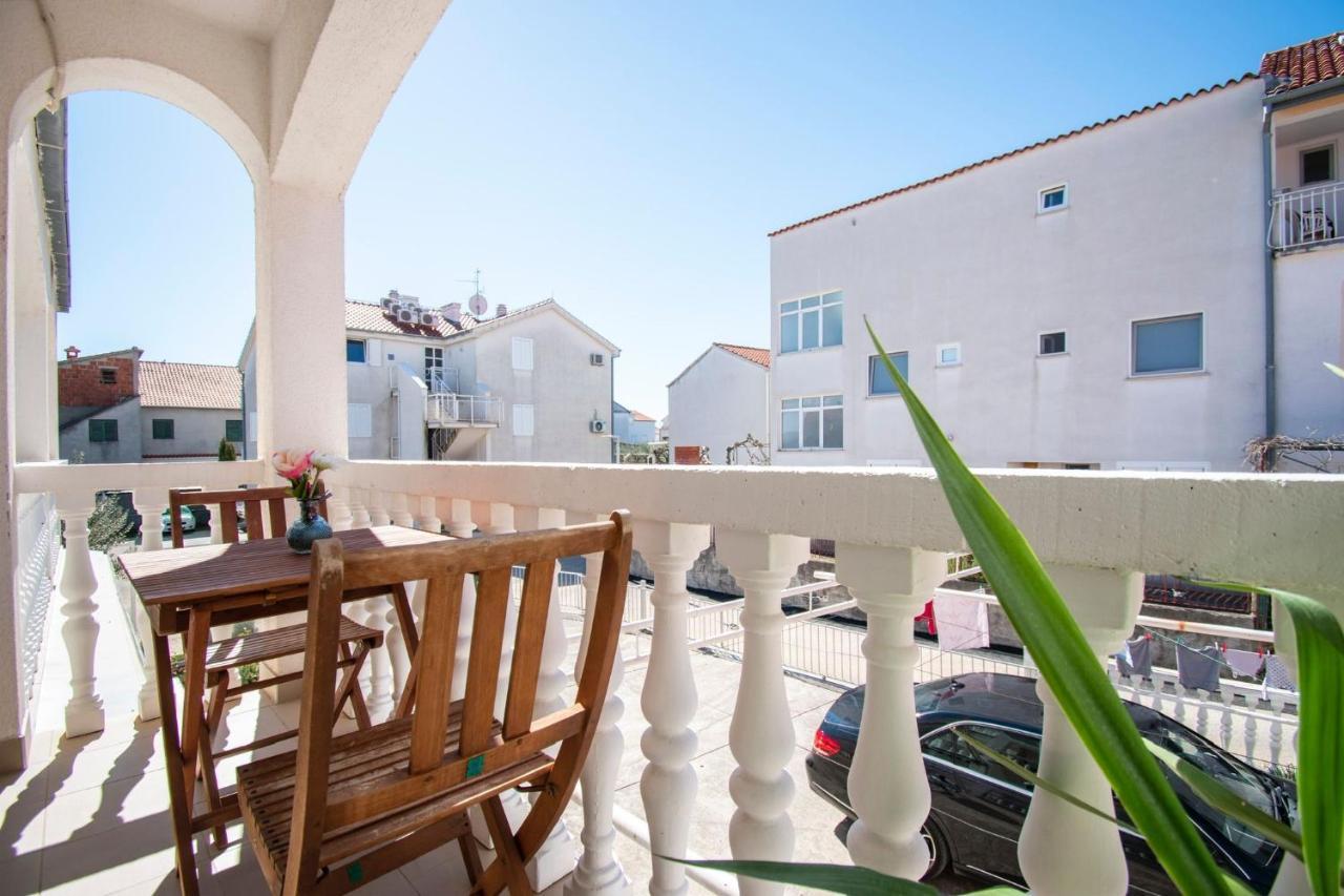 Family Holiday Apartments Lucia Vodice Esterno foto