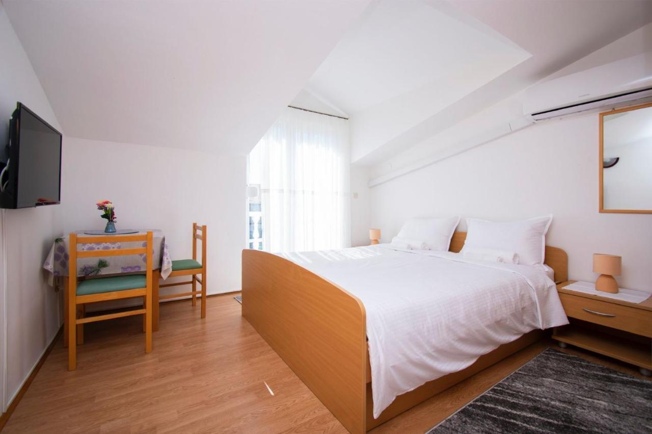 Family Holiday Apartments Lucia Vodice Esterno foto
