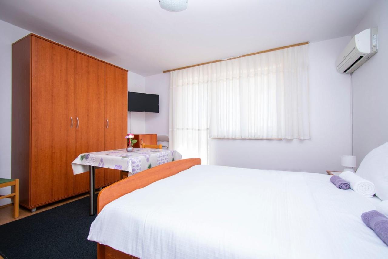 Family Holiday Apartments Lucia Vodice Esterno foto