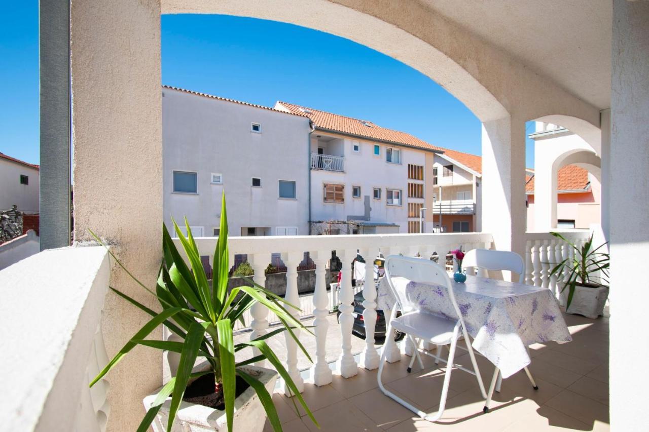 Family Holiday Apartments Lucia Vodice Esterno foto