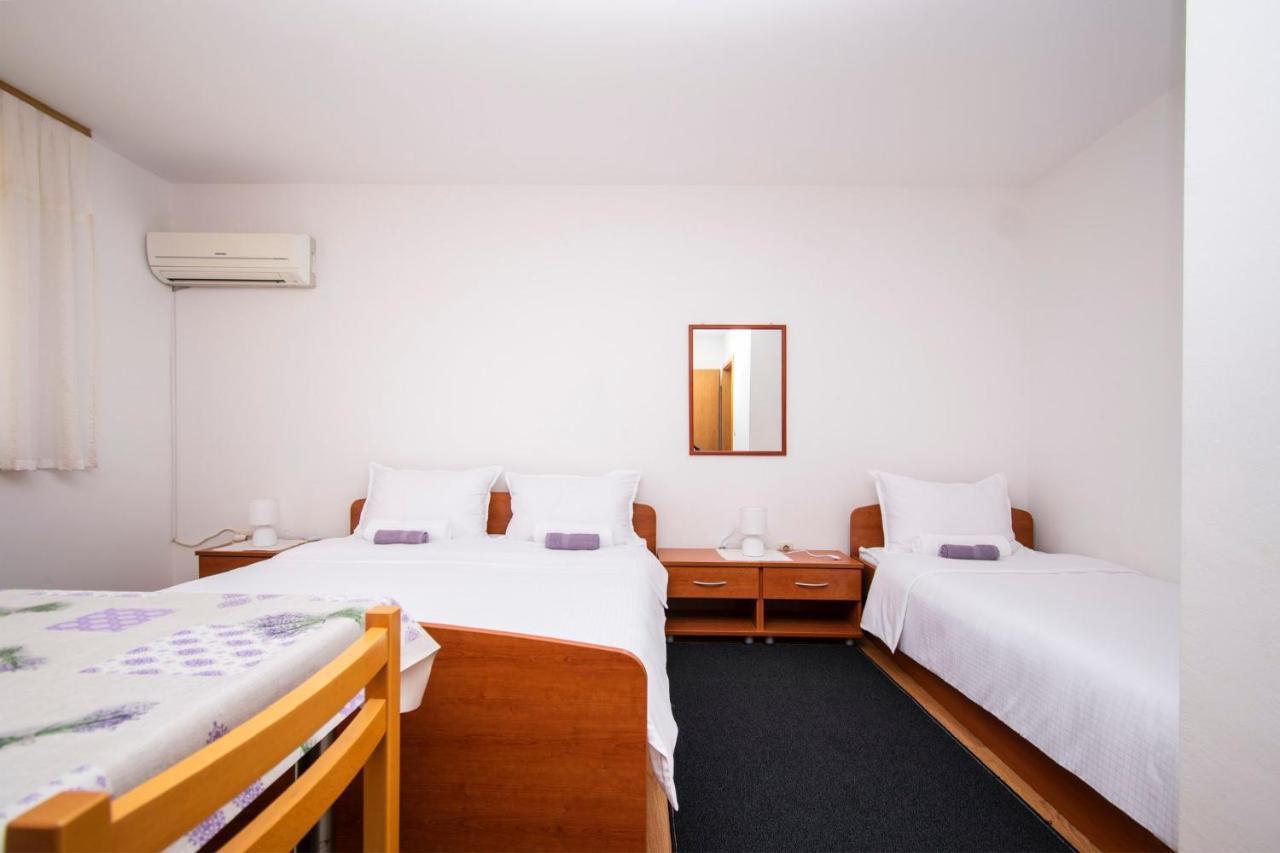 Family Holiday Apartments Lucia Vodice Esterno foto