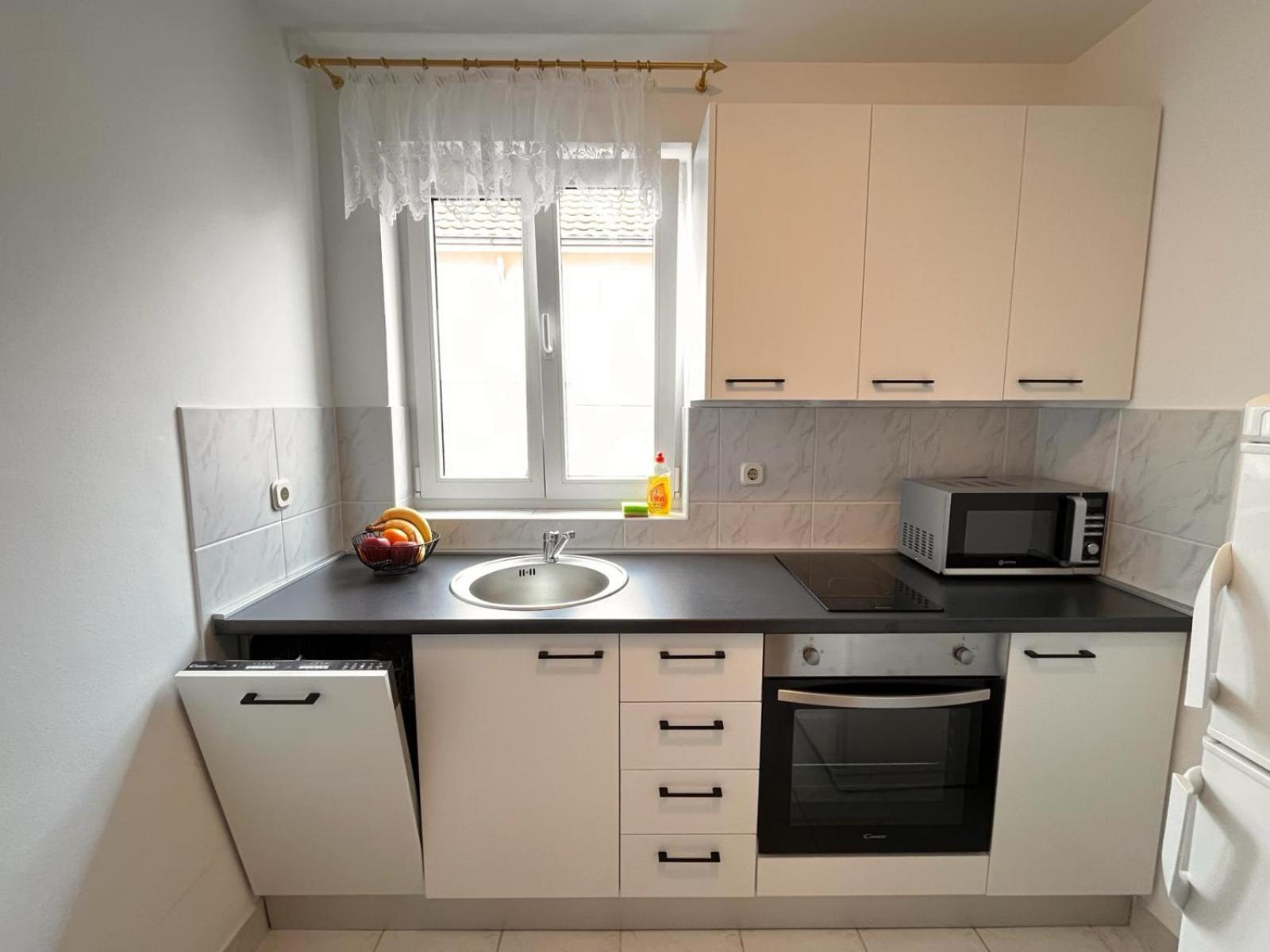 Family Holiday Apartments Lucia Vodice Esterno foto