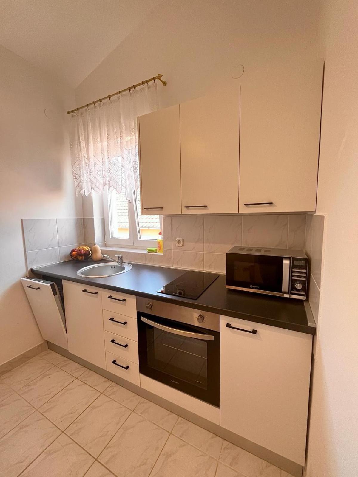 Family Holiday Apartments Lucia Vodice Esterno foto
