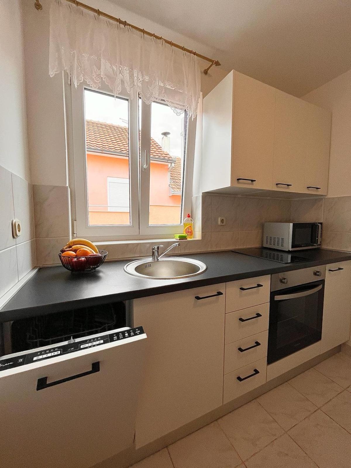 Family Holiday Apartments Lucia Vodice Esterno foto
